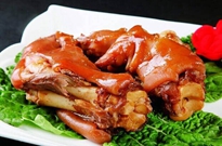 給袋式包裝機(jī)可包豬蹄、蝦滑等食品，多頭稱包裝機(jī)